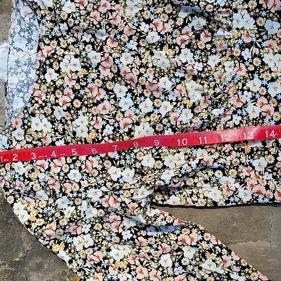 Altar'd State Women's Cropped Long Sleeve Multicolor Floral Top Size S - Picture 3 of 6